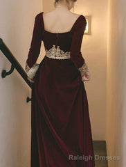 A-Line Prom Black Dress Vintage Dress Party Wear Floor Length Long Sleeve Scoop Neck Fall Wedding Guest Velvet with Appliques Dress To Impress