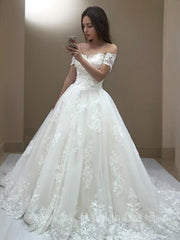 A-line / princesse en train de balayer les robes de mariée en tulle avec dentelle appliquée