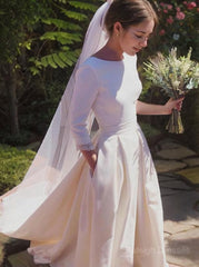 A-Line / Princess Scoop Sweep Train Stretch Robes de mariée crêpe avec volants