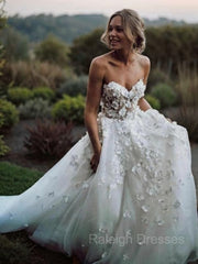 A-Line/Princess Sweetheart Court Train Tulle Wedding Dresses With Appliques Lace