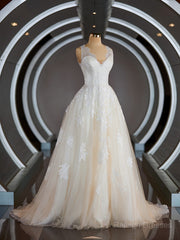 A-Line / Princess V-Neck Sweep Train Robes de mariée en tulle avec appliques dentelle